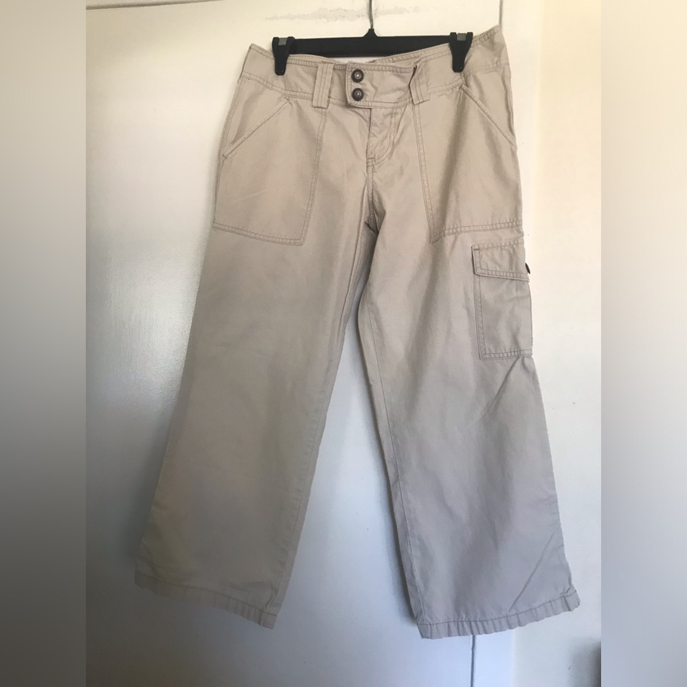 Abercrombie & Fitch beige Cargo Pants size 6 Beige Wide Leg Lots of nice details